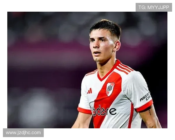 罗马诺:米兰抢签 18 岁瑞典高塔帕萨利奇,1 米 95 新星成防线未来核心(2) 罗马诺:米兰抢签 18 岁瑞典高塔帕萨利奇,1 米 95 新星成防线未来核心(2)